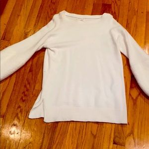 Euc ANTHROPOLGIE WHITE BELL SLEEVE SWEATER